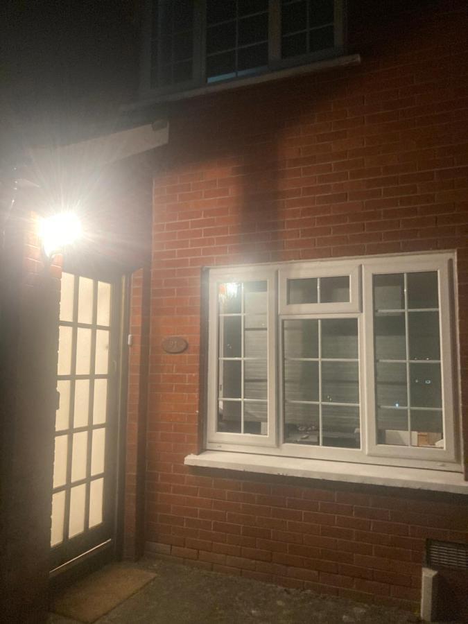 ダブリン Entire Terraced Two Story Redbrick House With Parking In Secluded Cul De Sacヴィラ エクステリア 写真